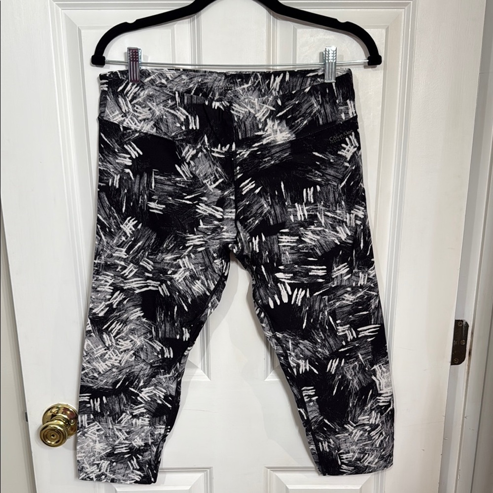 Black and White Patterned Leggings